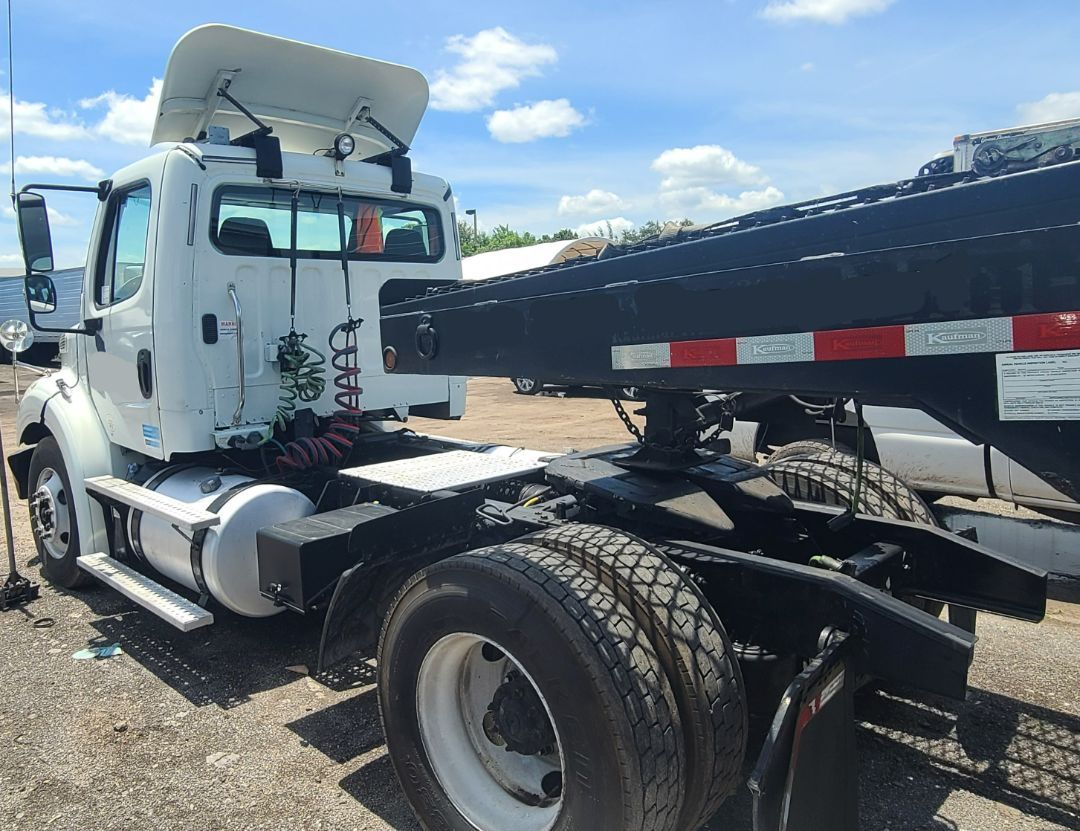 2013 FREIGHTLINER M2 112 - Image 2